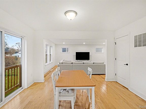 4th image of 7294 River Rock Dr