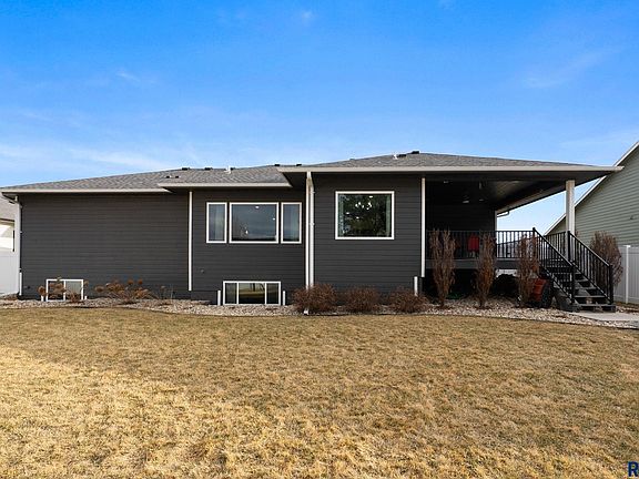 5th image of 104 E Birchwood Dr
