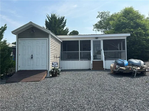 217 Badin View Dr, New London, NC 28127