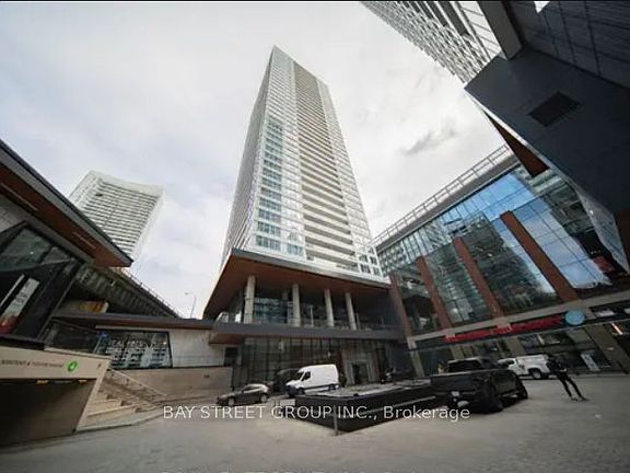 3rd image of 17 Bathurst St #916