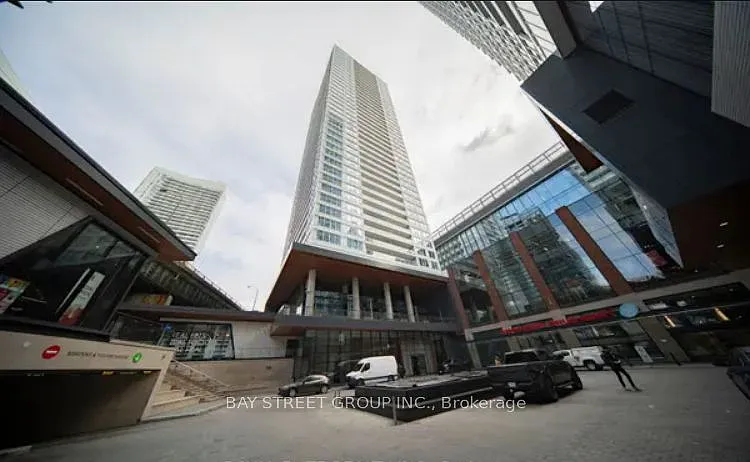 17 Bathurst St #916 — Photo 3
