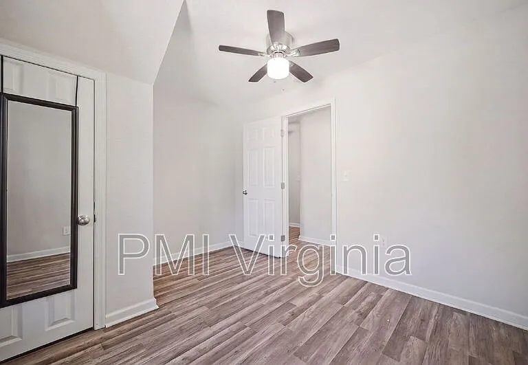 864 W 36th St — Photo 16