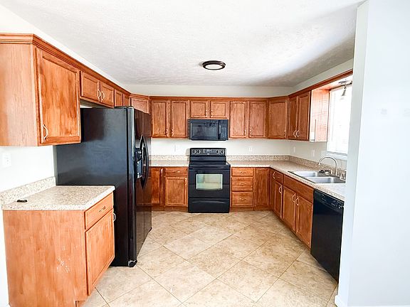 4th image of 558 Oakmont Dr