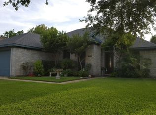 121 McCarron Ct, League City, TX 77573