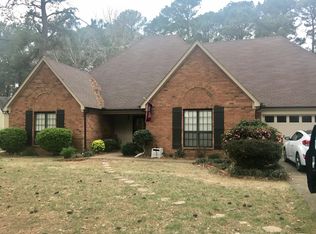 878 Country Club Dr, Senatobia, MS 38668