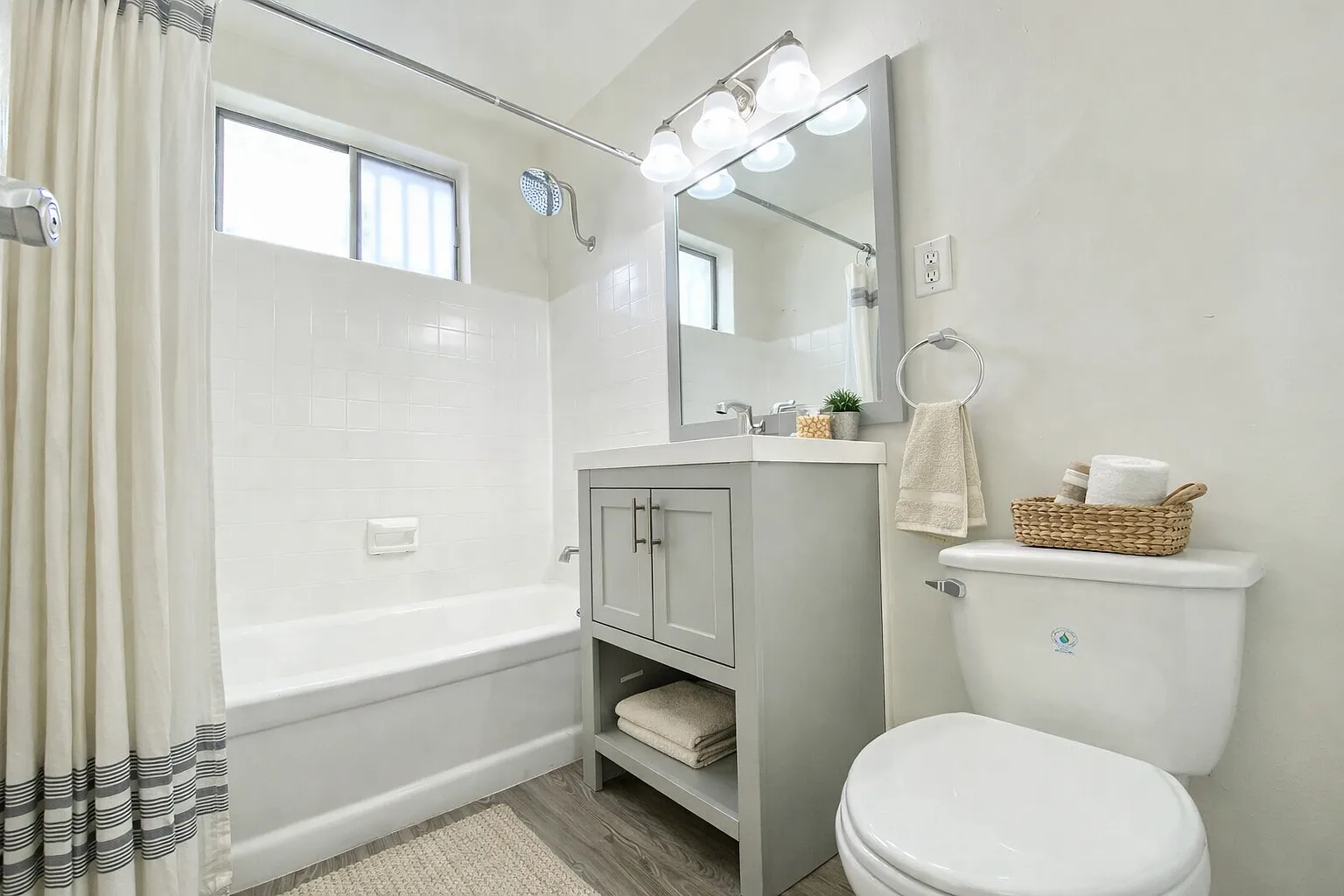 1 bed, $2,145 — Photo 4