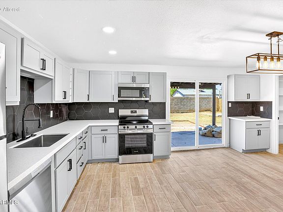 3rd image of 6624 W Columbus Avenue