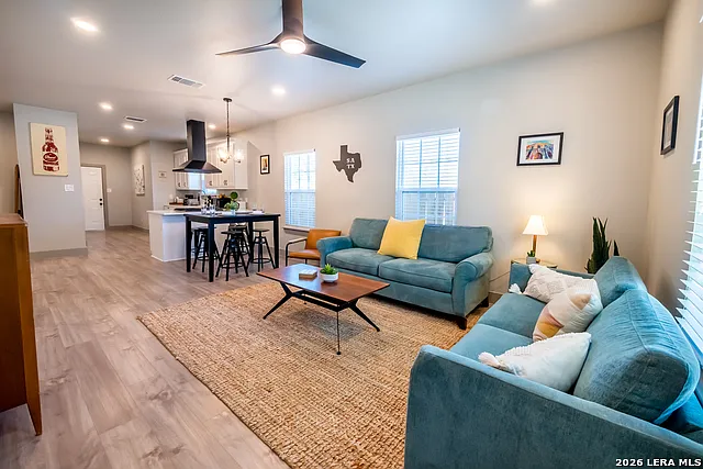 2 bed, 1.0 bath, 840 sqft, $1,500 — Photo 4