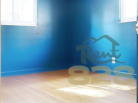 2nd image of 1045 Mountain View St #1