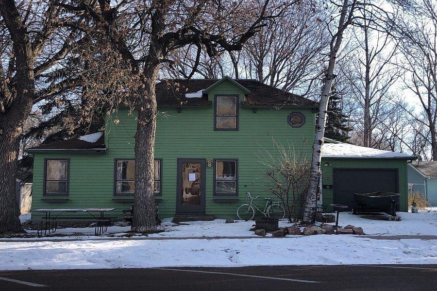 1st image of 932 2nd Ave SE