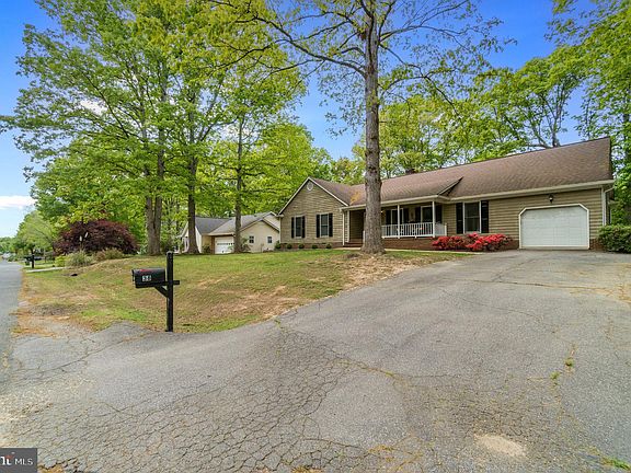 3rd image of 38 Hamlin Dr