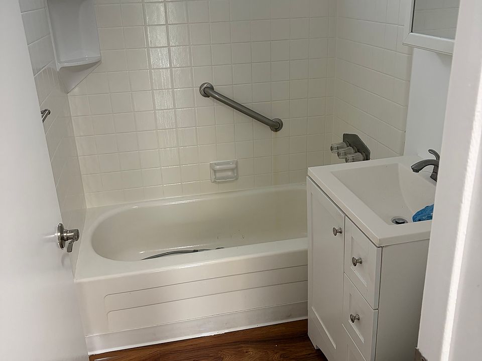 1st image of 226 Knox Pl #A
