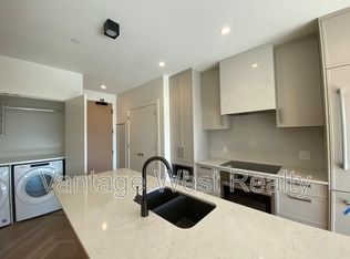 3316 Lakeshore Rd #403, Kelowna, BC V1W0H7