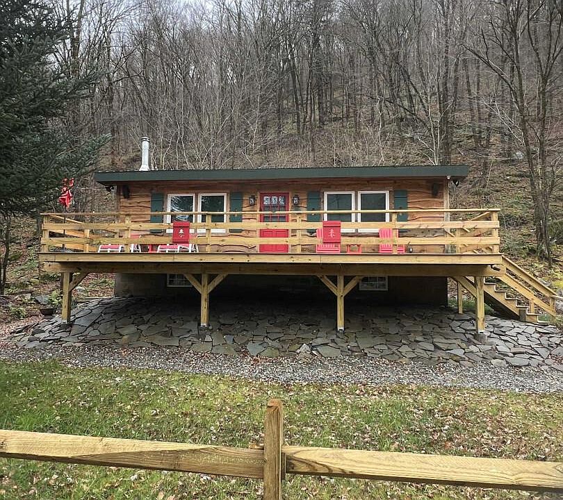 1st image of 989 Chiloway Road
