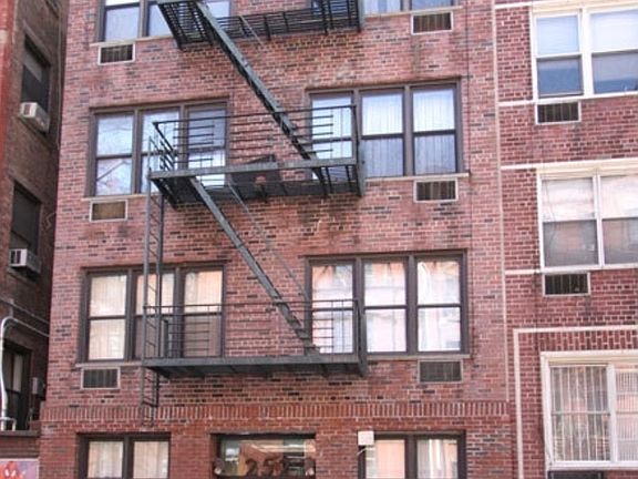 5th image of 252 E 83rd St #4