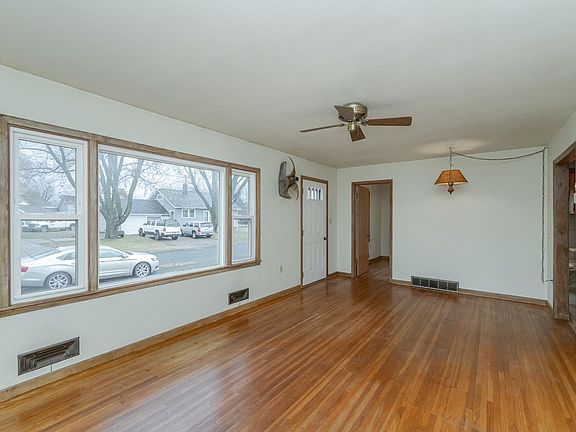 3rd image of 207 South St