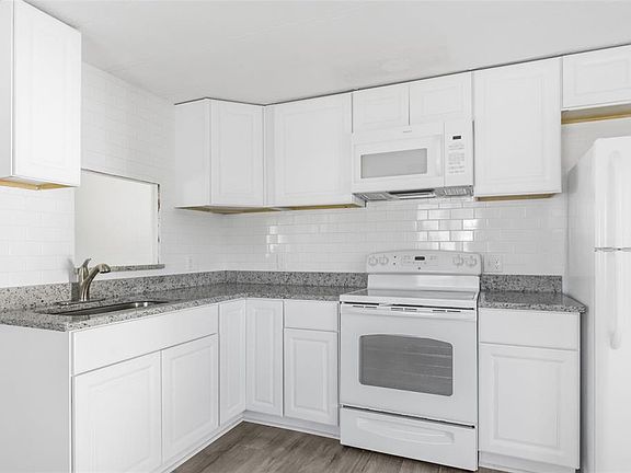 5th image of 8055 Country Club Dr