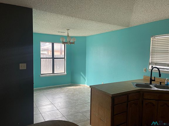 4th image of 2817 N Morris Dr