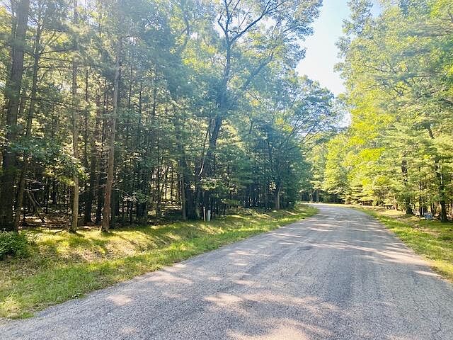 1st image of Meadow Wood Dr