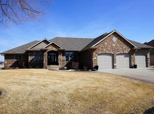 21890 Bayshore Dr, Columbus, NE 68601