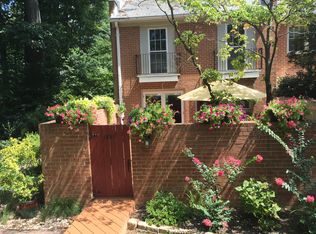 1801 Wainwright Dr, Reston, VA 20190