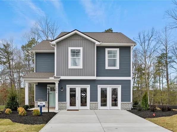 201 Staysail Dr, Elizabeth City, NC 27909