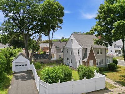 3 Pinehurst Rd, Holyoke, MA, 01040