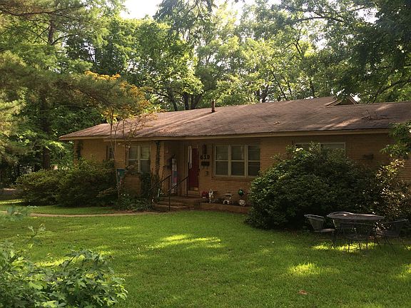 3rd image of 619 SE Avenue I