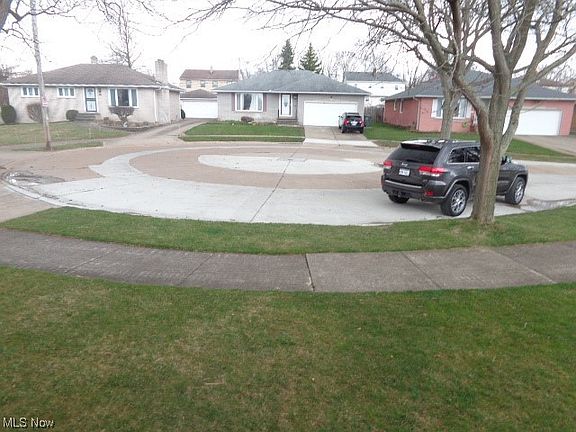 3rd image of 8978 Boxwood Cir