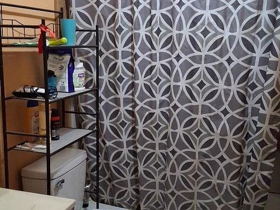 3rd image of 9918 Overton Rd