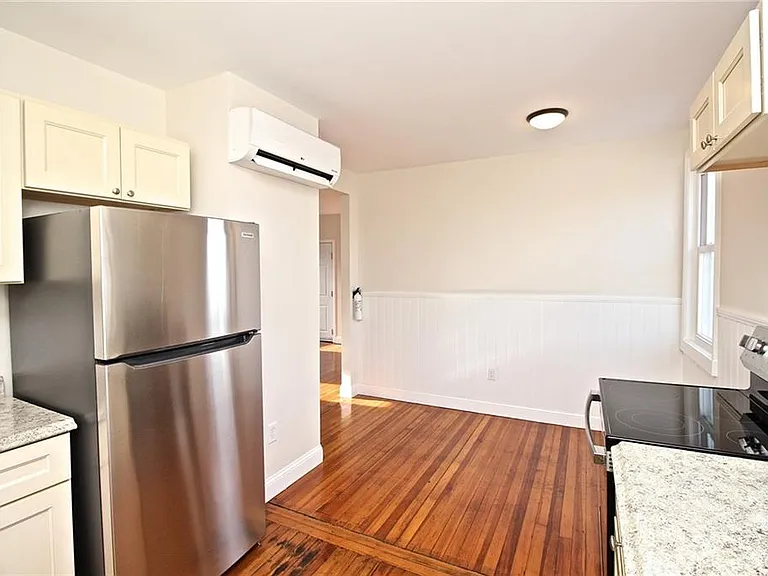 668 Thames St #2 — Photo 21