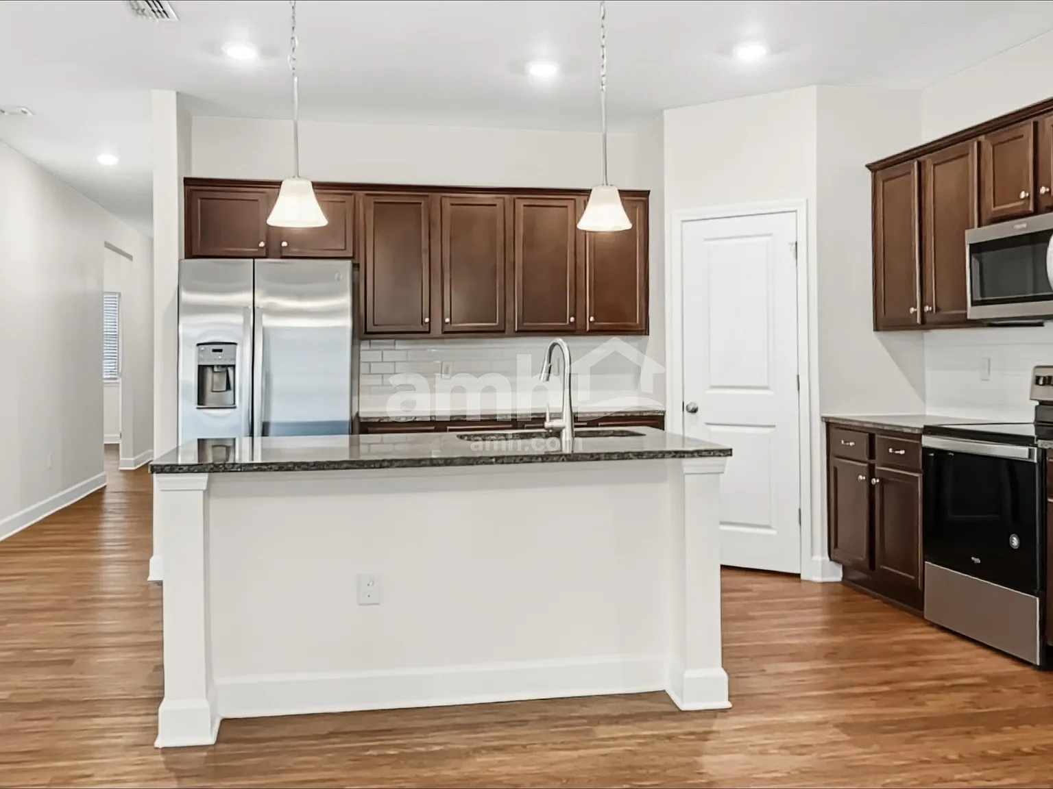 5 bed, 3.0 bath, 2227 sqft, $2,830 — Photo 3