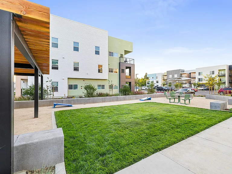 294-web-or-mls-775-n-6th-st