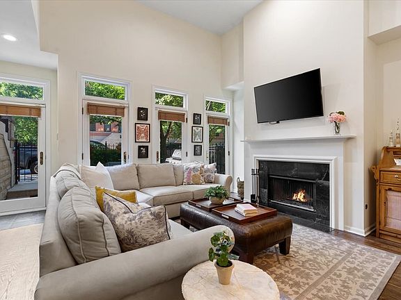 3rd image of 430 W Armitage Ave APT I