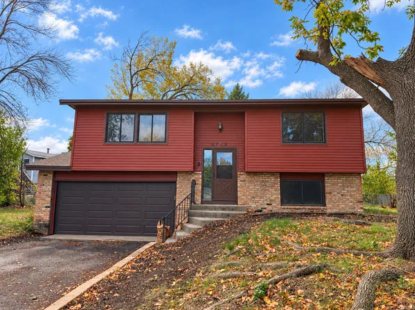 8223 Brunswick Cir N, Brooklyn Park, MN 55443