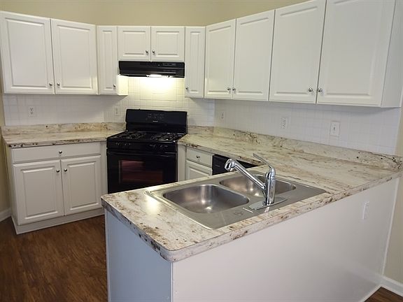 4th image of 2875 Camelot Woods Dr