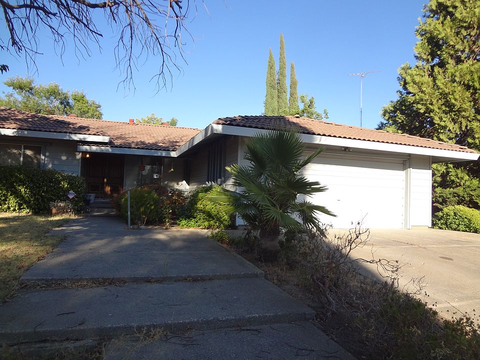 1st image of 77 Brentford Cir