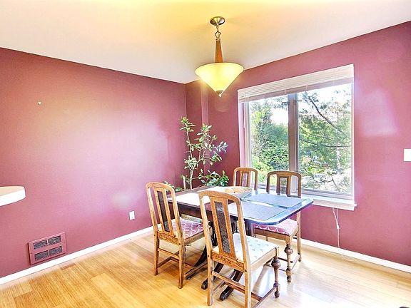5th image of 5624 Roosevelt Way NE APT 201