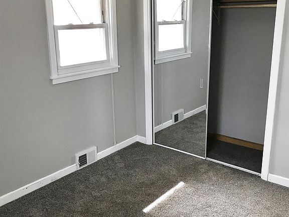 3rd image of 2735 Marshall St NE