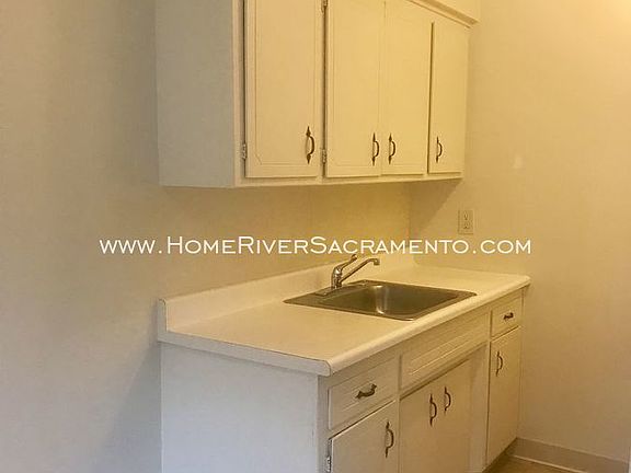 3rd image of 2526 G St APT 2