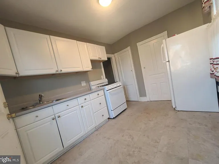 230 Broadway #C — Photo 2