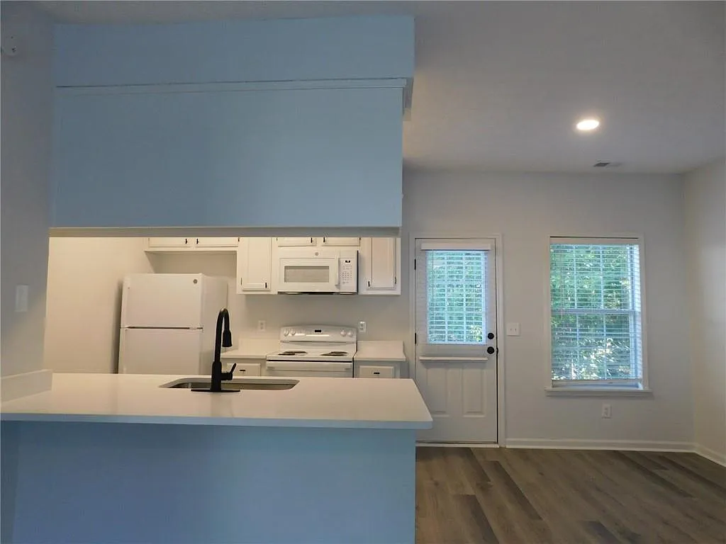 2 bed, 2.0 bath, $1,430 — Photo 3