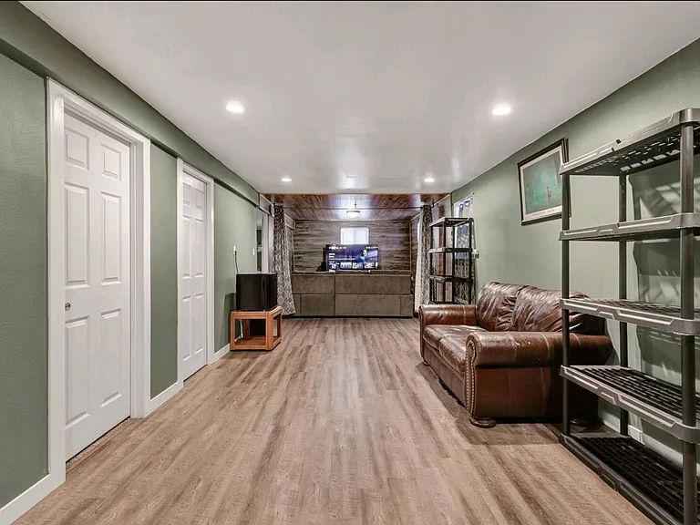 341 Longfellow Dr — Photo 13
