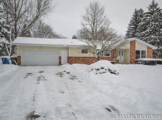 2610 Thrush Dr, Jenison, MI 49428