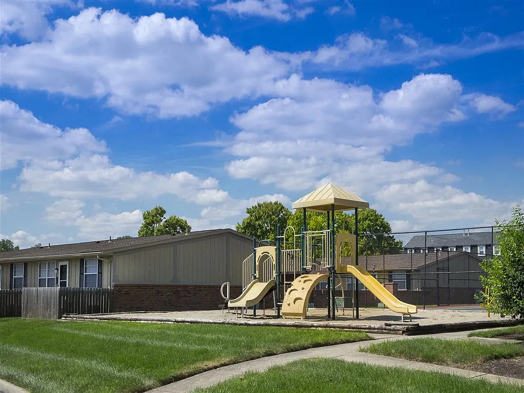 Yorktown Colony Apartments — Photo 4