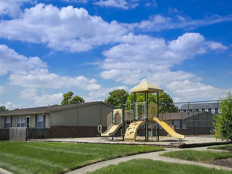 Yorktown Colony Apartments — Photo 4