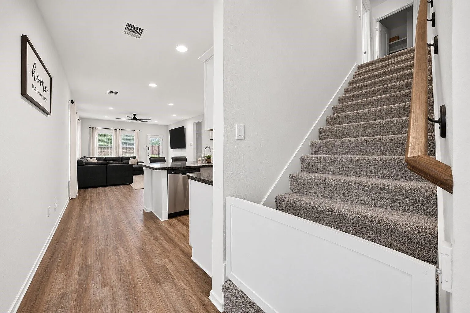 3 bed, 2.5 bath, 1916 sqft, $2,300 — Photo 4