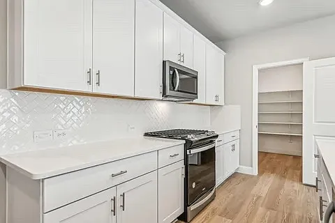 5 bed, 3627 sqft, $3,000 — Photo 4