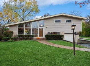 2933 Fairway Ct, Glenview, IL
