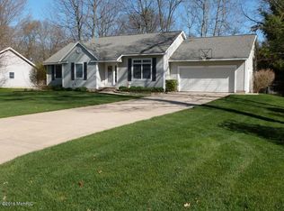 15225 Grand Oak Dr, Grand Haven, MI 49417